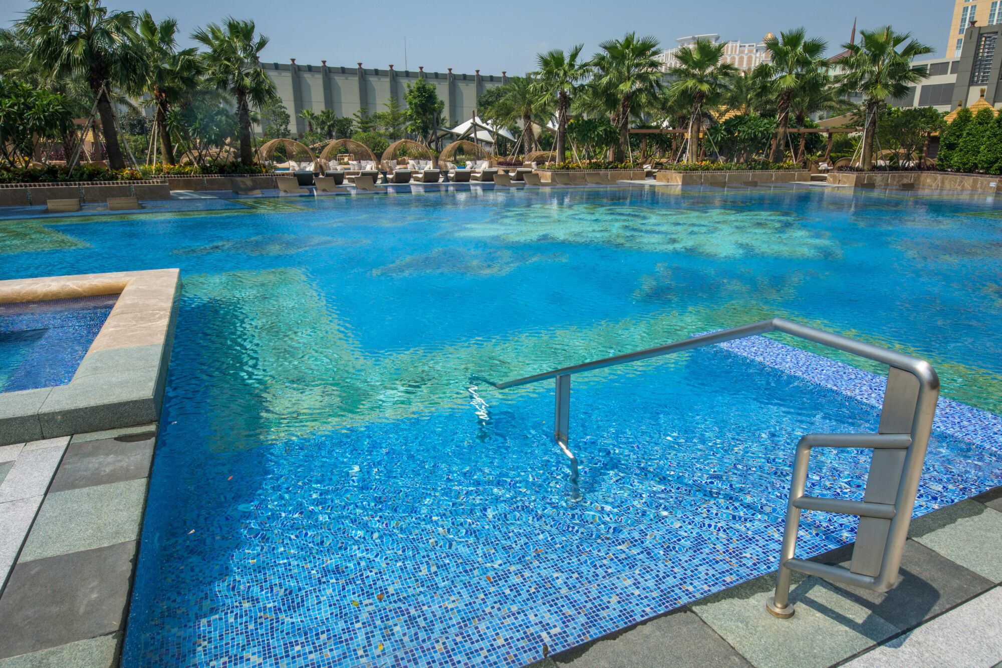 studio city macau outdoor pool3